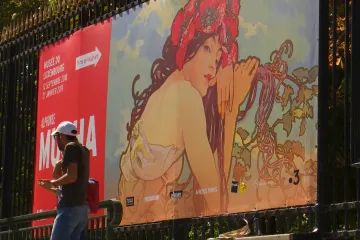 Paříž zabila dva Muchy jednou výstavou. Připomíná ho jako umělce ve Francii i mimo ni 