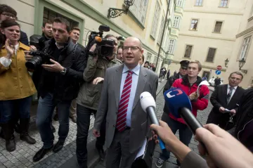 Sobotka: Ti, kteří lhali, by měli  odejít