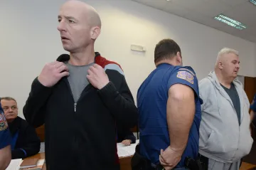 V kamionu se tísnilo 76 migrantů, Maďaři za to půjdou na rok a půl do vězení