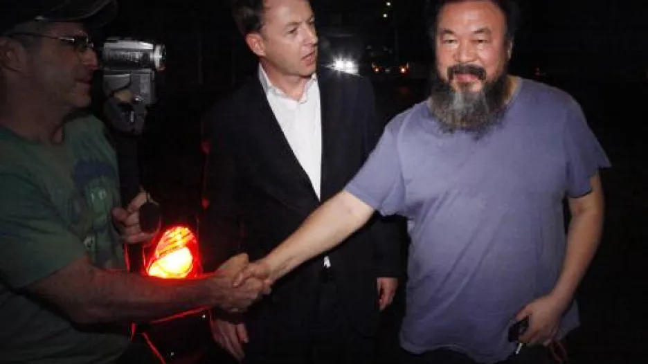 Aj Wej-wej při návratu z vězení