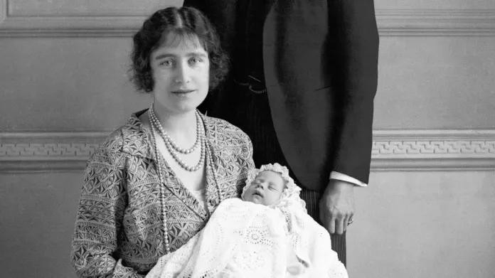 Rodiče s osmidenní Alžbětou (29. dubna 1926)