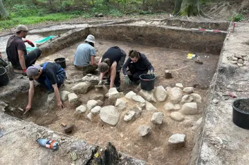 Tři mohyly, 150 generací pohřbívání. Čeští archeologové popsali unikátní místo