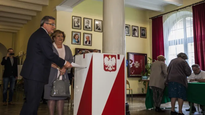 Bronislaw Komorowski volí v prezidentských volbách
