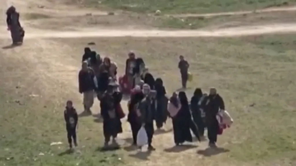 Civilisté u syrské vesnice Baghúz