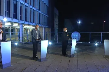 Pokles ekonomiky zatím není zlý, to horší teprve přijde, shodli se exministři financí a šéf odborů