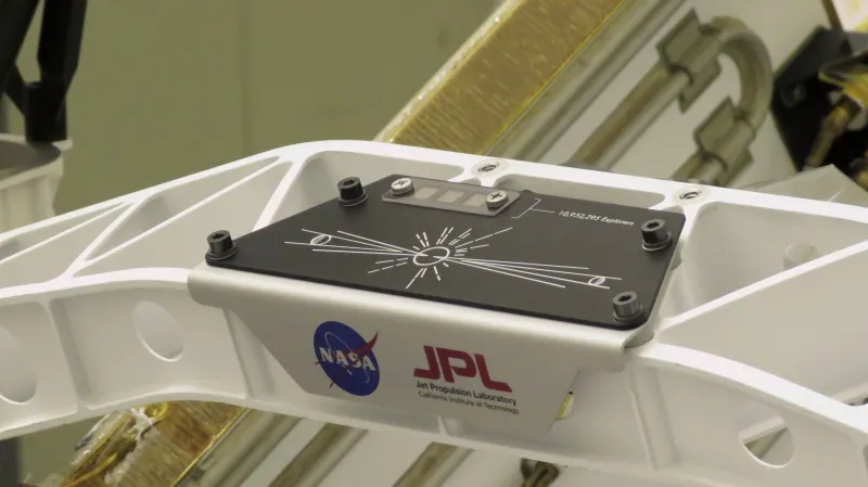 Paprsky ukrývají vzkaz v morseovce