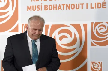 Stejný úvod i závěr. Bakalářská a diplomová práce exministra Krčála se v některých pasážích neliší