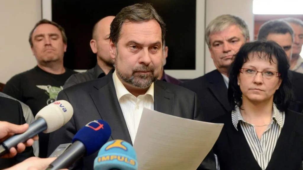 Radek John oznamuje demisi ministrů VV