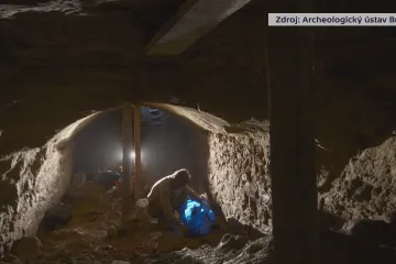 Archeologové prozkoumávají síť chodeb pod moravskou vesnicí. Nálezy předcházejí lovcům mamutů