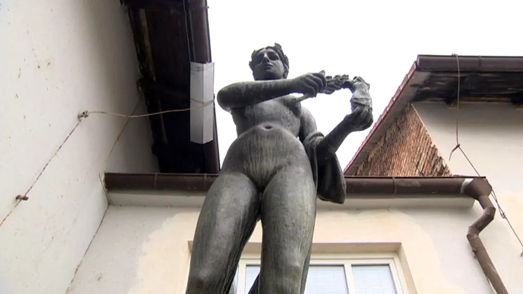 Socha od akademického umělce Břetislava Bendy