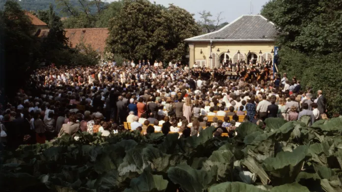 Koncert Pražského komorního orchestru Mozarta na Bertramce během festivalu Pražské jaro 1982