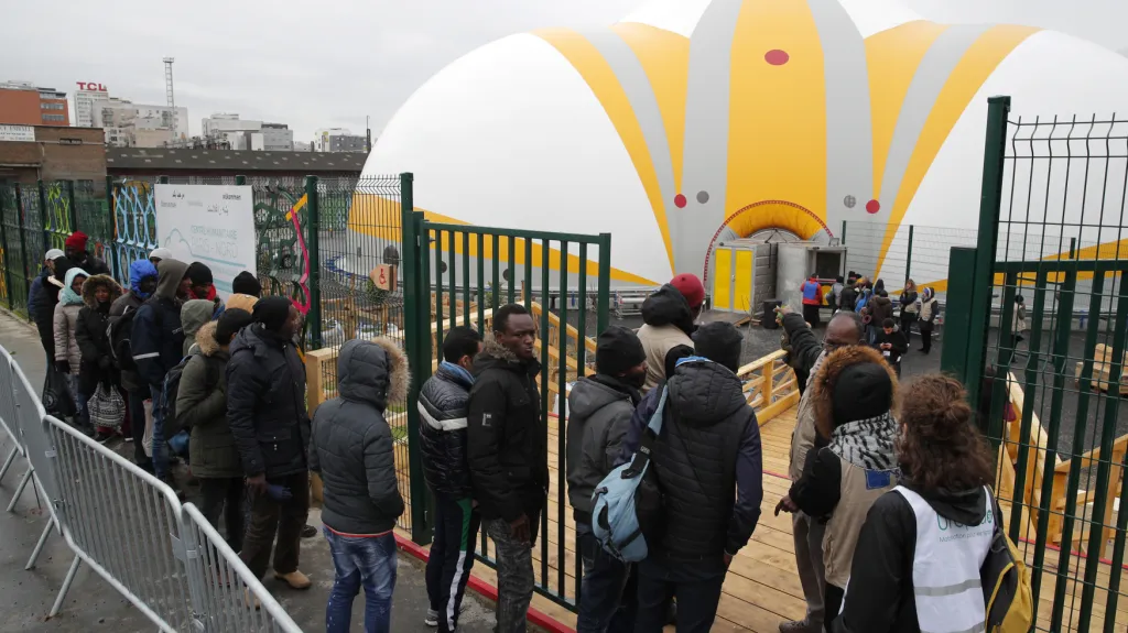Otevření uprchlického centra na severu Paříže