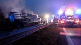 Bez komentáře: Záběry hasičů z nehody na D2