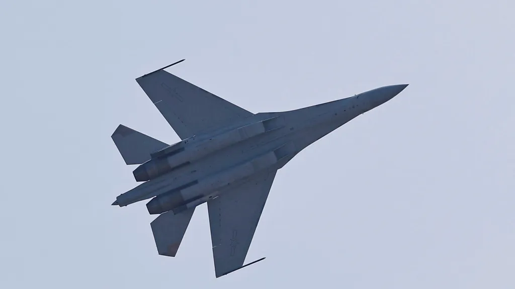 Čínská stíhačka J-16