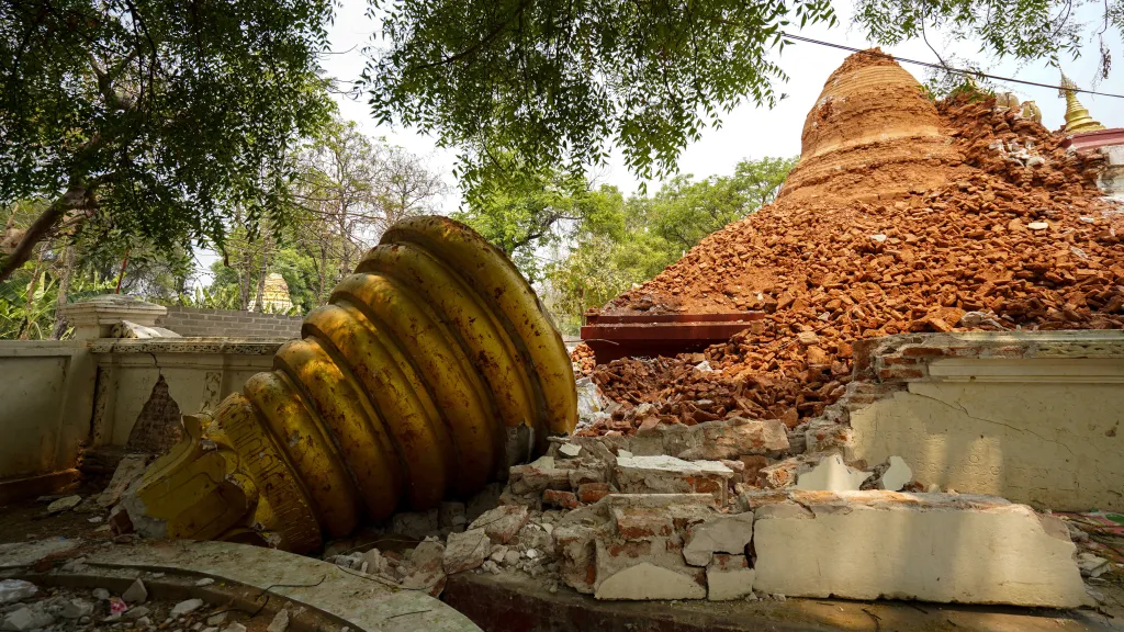 Následky zemětřesení v Myanmaru