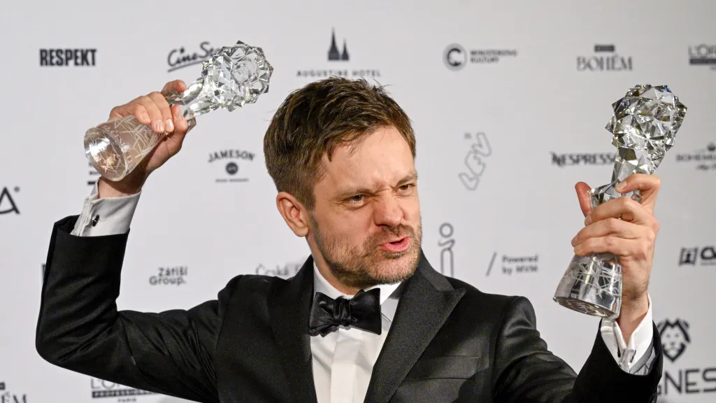 Nejlepší film, režie a scénář: Jiří Mádl (Vlny)