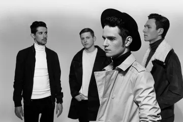 Knock Knock. Do přízně českých fanoušků se opět dobývají Brunettes Shoot Blondes