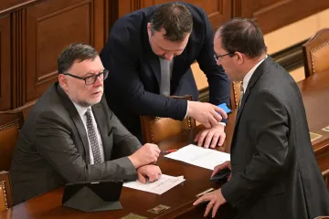 Poslanci hodiny řešili daň z mimořádných zisků, její konečnou podobu mají schvalovat příští týden
