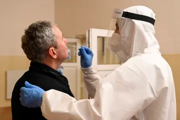 Povinné testování ve firmách? Některé ho už praktikují, dobrovolně a na své náklady