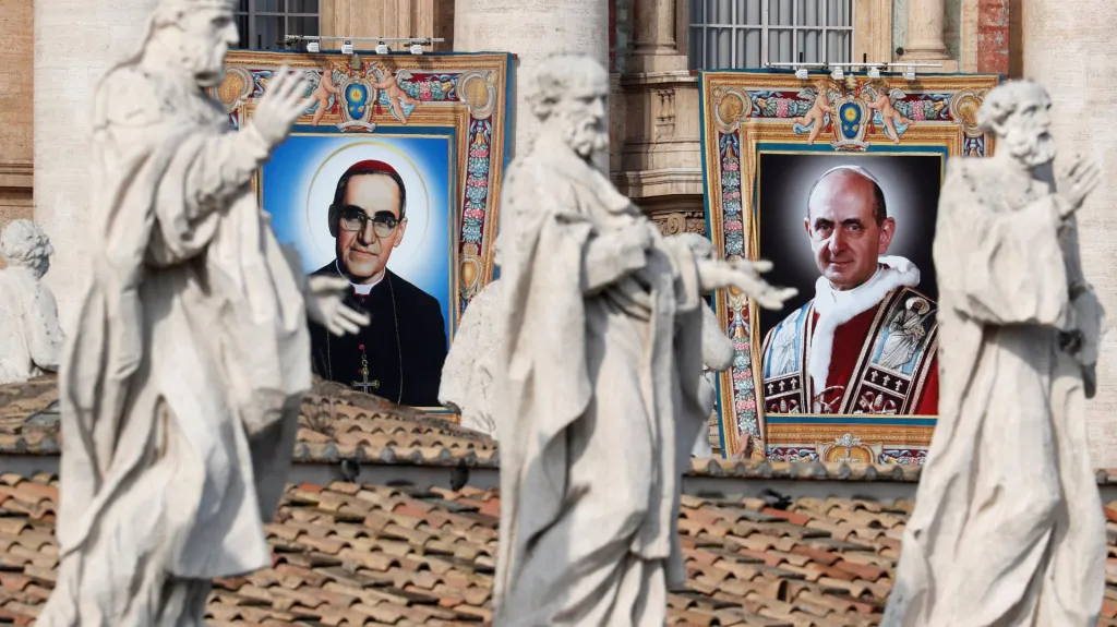 Papež prohlásil za svaté Óscara Romera a Pavla VI.