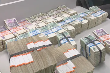 Poptávka po hotovosti roste. ČNB denně „protočí“ pět miliard korun