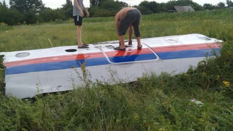 Trosky zříceného malajsijského letounu