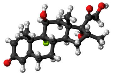 Nasazení steroidů významně snižuje riziko úmrtí na covid, zjistila studie WHO