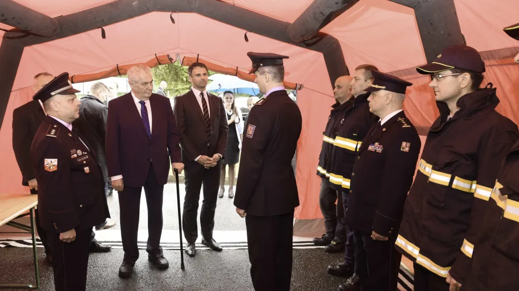 Miloš Zeman a hasiči