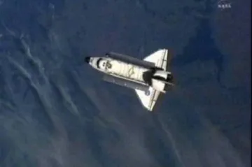 Endeavour se vrací na Zem - naposled