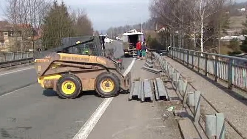 Práce na mostě