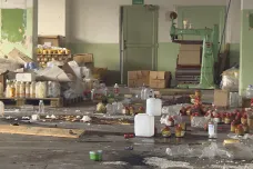 Bývalá výrobna chemikálií na Chrudimsku ukrývá nebezpečné látky, nikdo je nehlídá