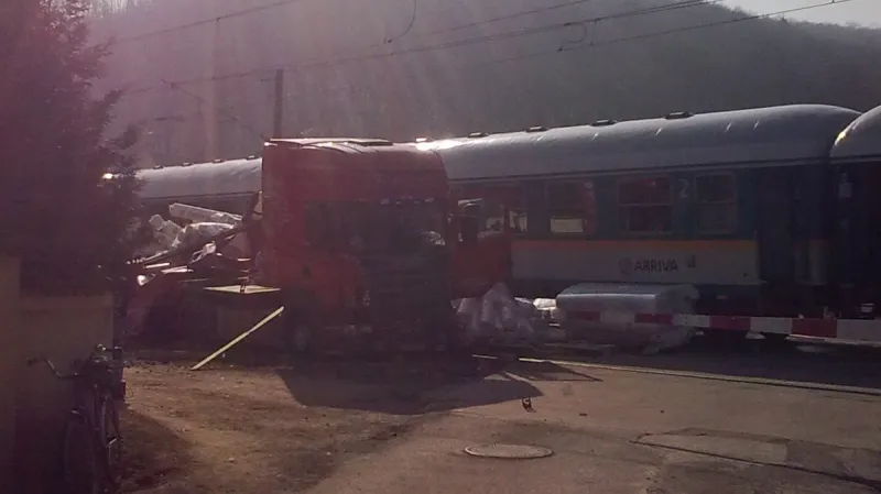 Střet vlaku s kamionem