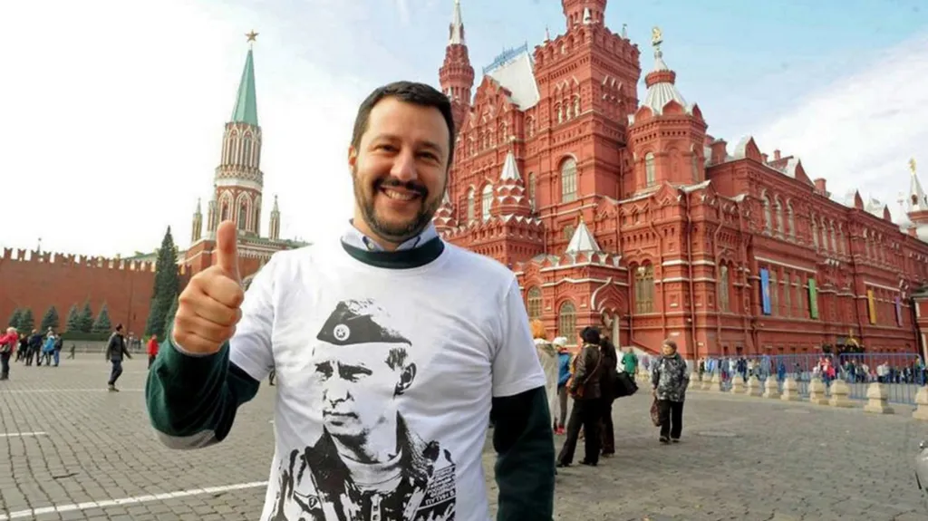 Salvini během svého výletu v Rusku. A jako obdivovatel Putina