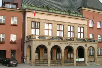 Audit Zlína bude pokračovat, neprošetřily se všechny smlouvy