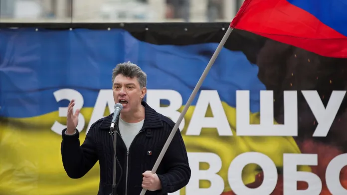 Němcov v březnu 2014 na demonstraci proti politice Kremlu vůči Ukrajině