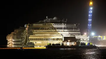 Vrak lodi Costa Concordia po vyzvednutí