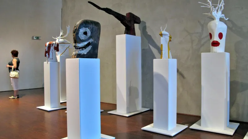 Herci (1973-75) z retrospektivy Jana Koblasy v Jízdárně Pražského hradu