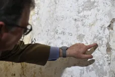 Na kurovické tvrzi odhalili židovský nápis ze 17. století. Napsalo jej nejspíš dítě