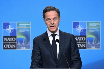 Pokud by byl někdo tak pošetilý a útočil na NATO, reakce bude devastující, řekl Rutte