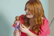 Barbie získala podobu nevidomé se slepeckou holí