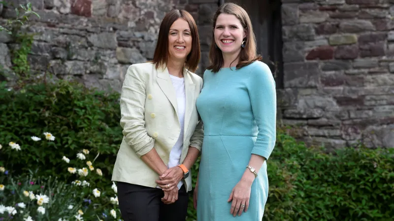 Jane Doddsová a šéfka liberální demokracie Jo Swinsonová