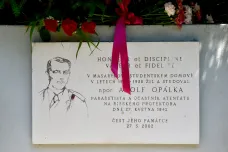 Tři desky připomínají v Brně výsadkáře Opálku. Zemřel v kryptě s Gabčíkem a Kubišem