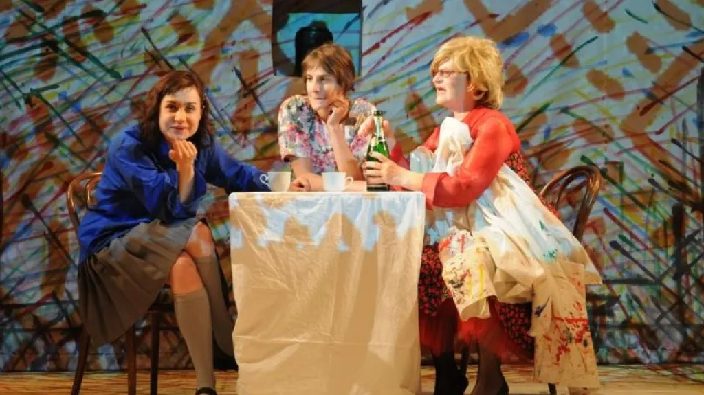 Studio Ypsilon / Z jejího života