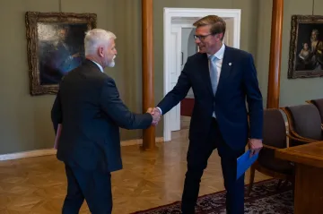 Zapojení prezidenta do summitu NATO je nezbytné, uvedl Kupka po schůzce s Pavlem