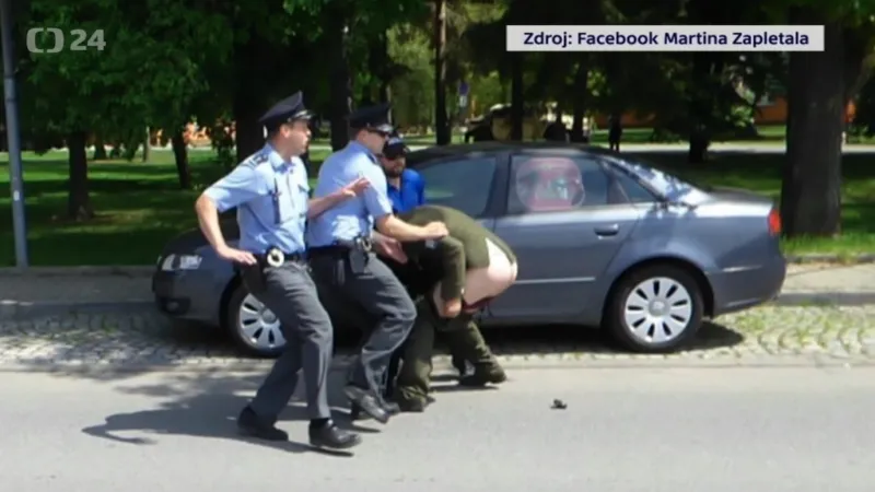 Fotkami se muž chlubil na svém profilu na Facebooku