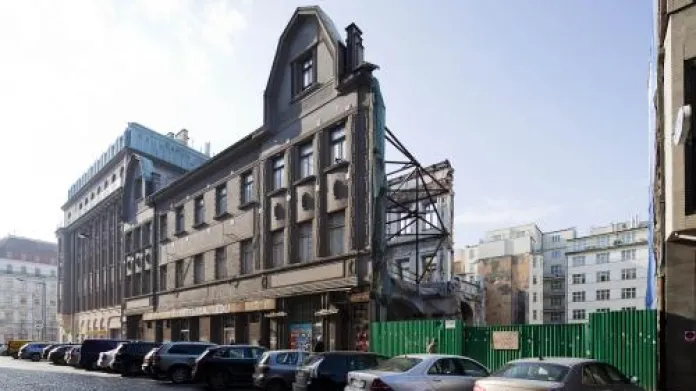 Torzo bývalé Akciové tiskárny v Opletalově ulici v Praze