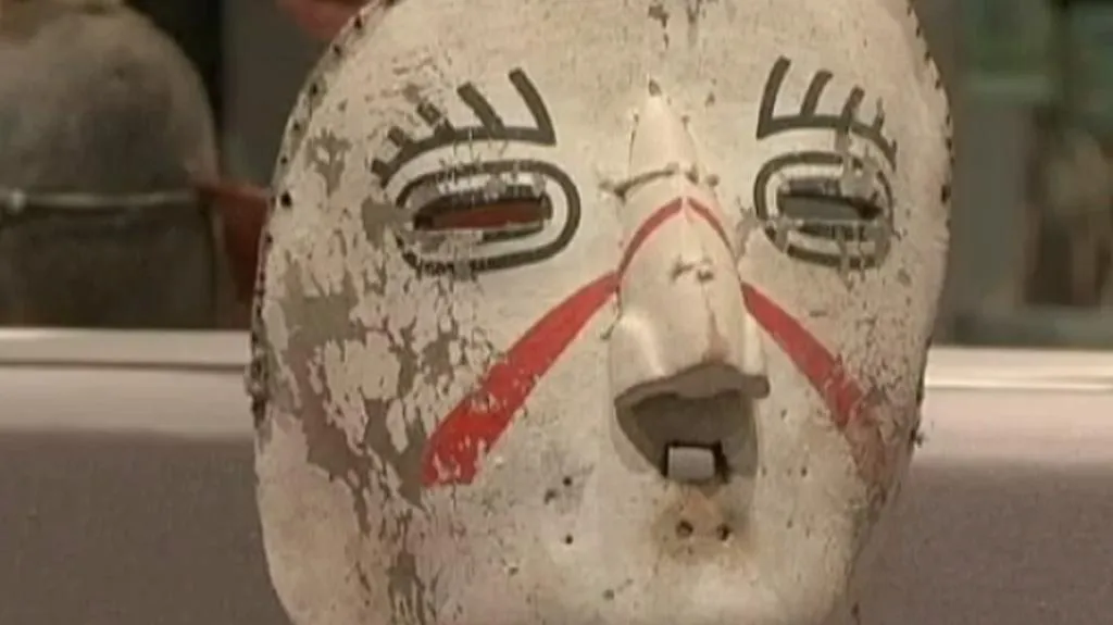 Posvátná maska kmene Hopi
