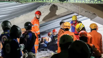 Na východě Jávy se zřítila škola