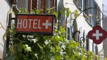 Vývěsní štít švýcarského hotelu