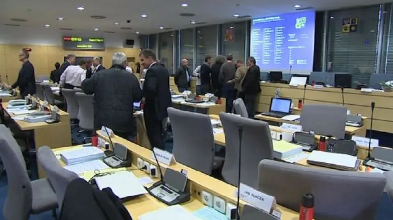 NO COMMENT: Příznivci iniciativy Repelent 21 stříkali sprejem na komunisty